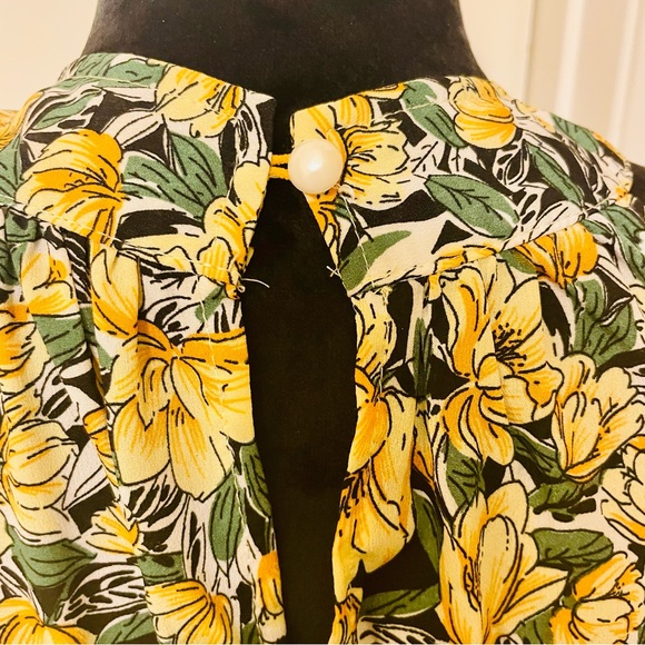 Maxi Dress with yellow flowers. - Picture 2 of 8